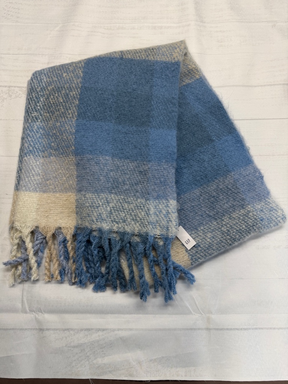 GAP NWT Blue and Cream Plaid Cozy Knit Fringe Blanket Scarf One Size